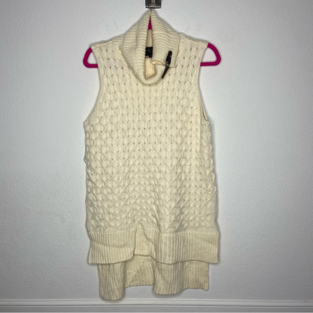 Romeo & Juliet Couture Ivory Turtleneck Knit Sweater Size M